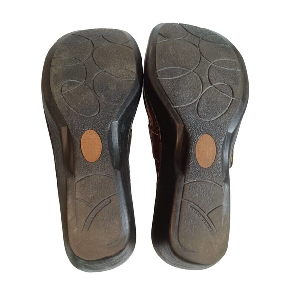 Born B.O.C. Brown Wedge slip on shoes closed toe buckle Women size 9M - Picture 3 of 9